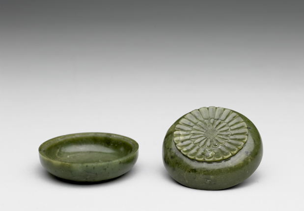 清 碧玉菊花小盒